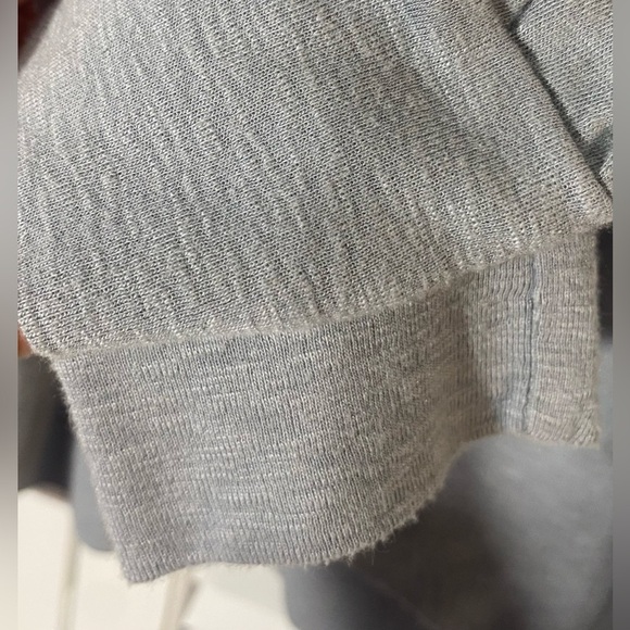 Michael Stars Grey Long Sleeve Blouse, Size OS, Soft, Lightweight, V-neck - Picture 4 of 7